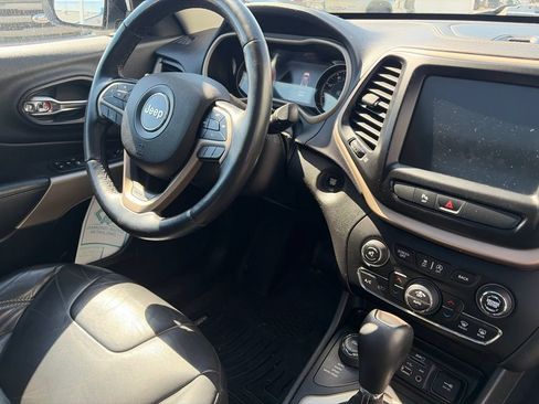 Used 2018 Jeep Cherokee Limited w/ Trailer Tow Group AWD/4WD image 12