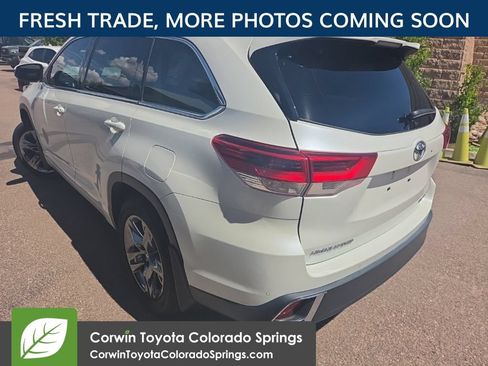 Used 2018 Toyota Highlander Limited Platinum AWD/4WD image 6
