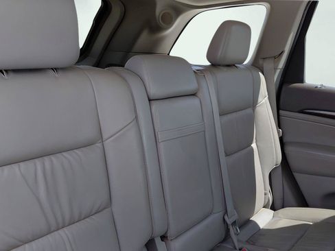 Used 2012 Jeep Grand Cherokee Laredo AWD/4WD image 14