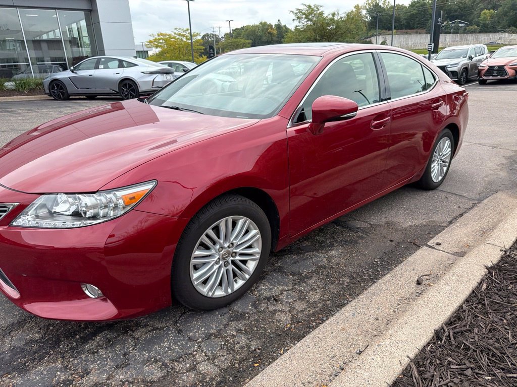 Used 2013 Lexus ES 350 w/ Luxury Pkg FWD image 1