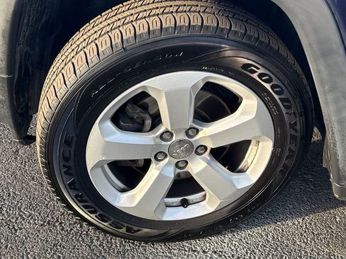 Used 2017 Jeep Compass Latitude w/ Popular Equipment Group image 12