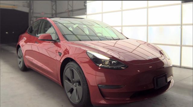 Used 2023 Tesla Model 3 Standard Range RWD image 1