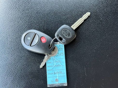 Used 2013 Toyota Tundra 2WD CrewMax w/ SR5 Pkg image 27