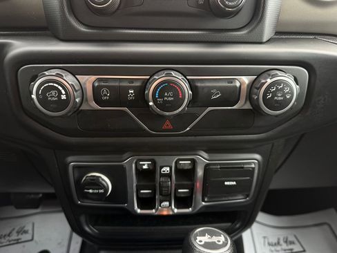 Used 2018 Jeep Wrangler Unlimited Sport S image 25