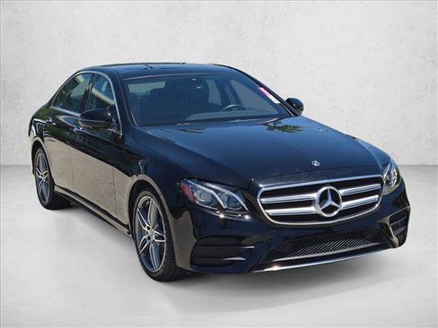 Used 2020 Mercedes-Benz E 350 4MATIC Sedan image 3