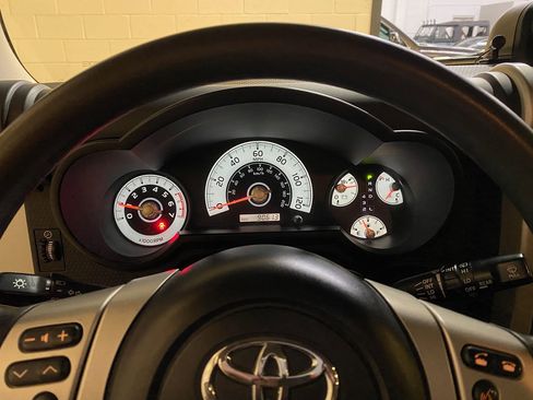 Used 2014 Toyota FJ Cruiser 4WD w/ Convenience Package image 11