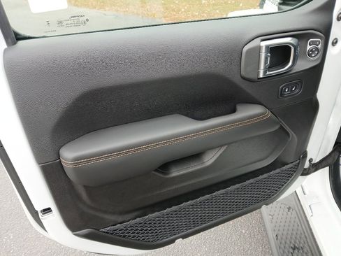 New 2025 Jeep Gladiator Sport image 23