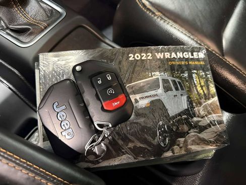 Used 2022 Jeep Wrangler Unlimited Sahara AWD/4WD image 35