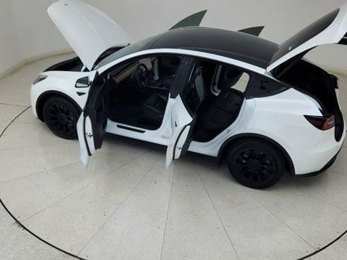 Used 2021 Tesla Model Y Long Range image 84