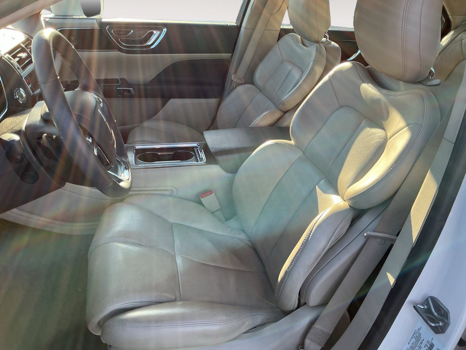 Used 2017 Lincoln Continental Select w/ Climate Package FWD image 9
