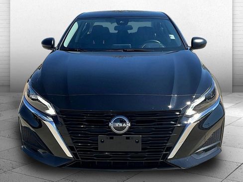 Used 2025 Nissan Altima 2.5 SV image 2