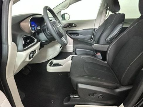 Used 2024 Chrysler Voyager LX FWD image 12