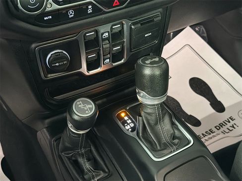 Used 2024 Jeep Wrangler Sahara image 16