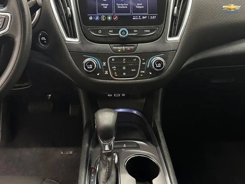 Used 2021 Chevrolet Malibu LT FWD image 17