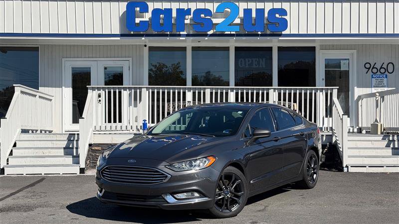 Used 2018 Ford Fusion SE w/ Equipment Group 201A FWD image 2