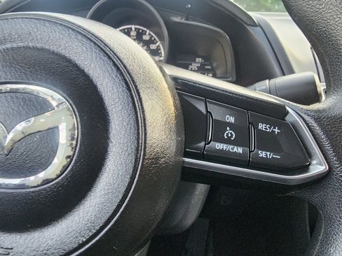 Used 2018 MAZDA MAZDA3 Sport FWD image 32