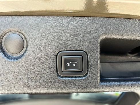 Used 2023 Chevrolet Equinox LT AWD/4WD image 19