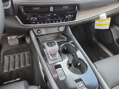 Certified 2025 Nissan Rogue Platinum w/ Tech Package image 10