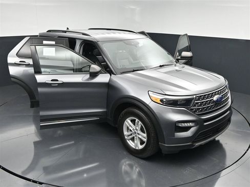 Used 2022 Ford Explorer XLT w/ Equipment Group 202A AWD/4WD image 27