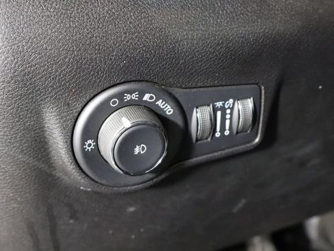 Used 2022 Jeep Compass Latitude FWD image 22