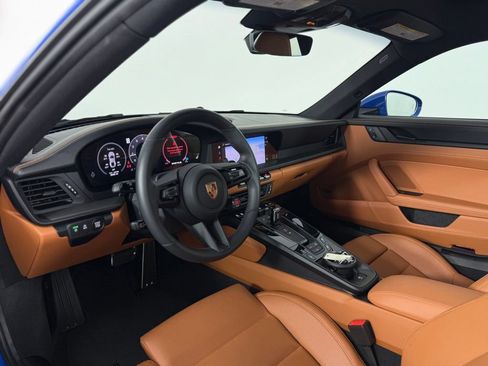 Certified 2025 Porsche 911 Carrera RWD image 4