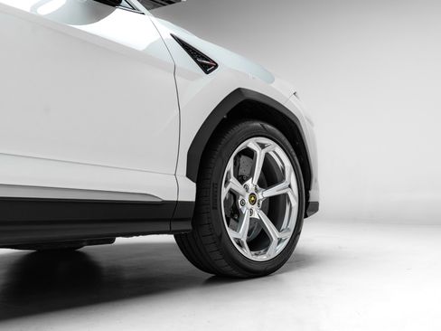 Used 2020 Lamborghini Urus AWD/4WD image 18