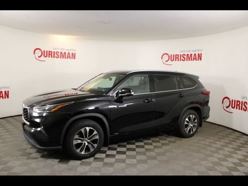 Used 2021 Toyota Highlander XLE AWD/4WD image 4