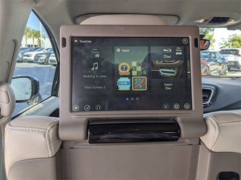 Used 2020 Chrysler Pacifica Touring-L Plus image 13