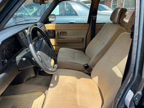 Used 1993 Volvo 240 Sedan image 2