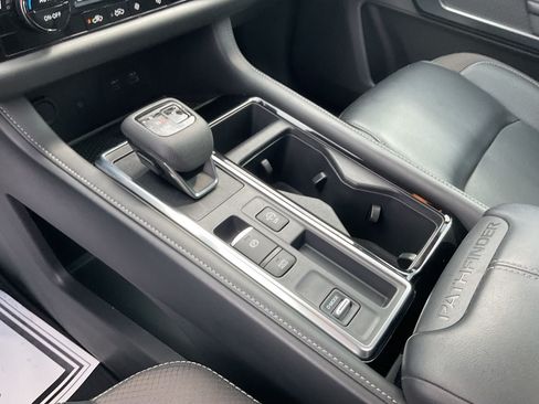 Used 2023 Nissan Pathfinder SL w/ SL Premium Package FWD image 31