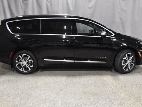 New 2026 Chrysler Pacifica Pinnacle w/ Trailer Tow Group image 3