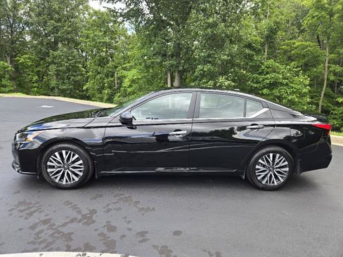 Used 2025 Nissan Altima 2.5 SV FWD image 5