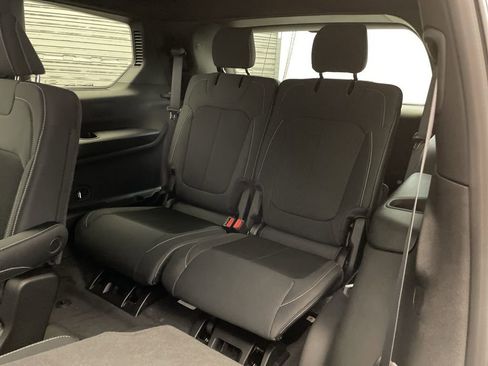 New 2026 Jeep Grand Cherokee L Laredo image 16