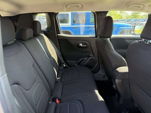 Used 2019 Jeep Renegade Latitude AWD/4WD image 15