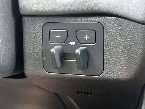 Used 2024 Toyota Tundra Platinum AWD/4WD image 33