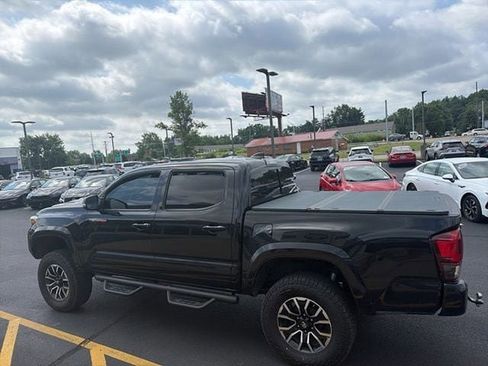 Used 2020 Toyota Tacoma TRD Sport w/ TRD Premium Sport Package AWD/4WD image 3