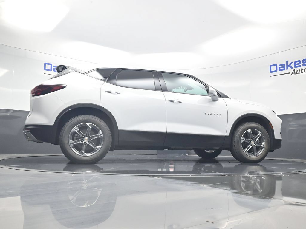 Used 2025 Chevrolet Blazer LT AWD/4WD image 44