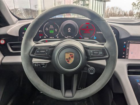 Used 2025 Porsche Taycan image 14