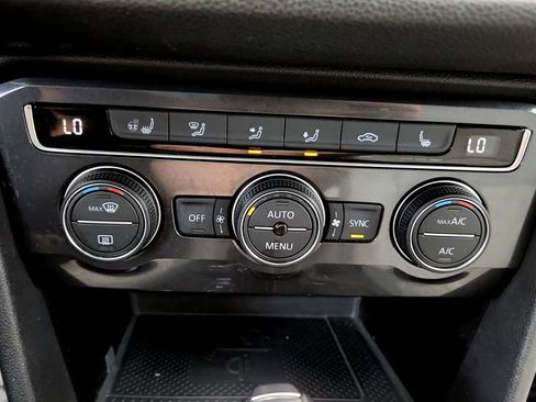 Used 2021 Volkswagen Tiguan SEL AWD/4WD image 31