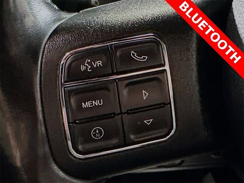 Used 2018 Jeep Wrangler Unlimited Sahara w/ Connectivity Group image 27