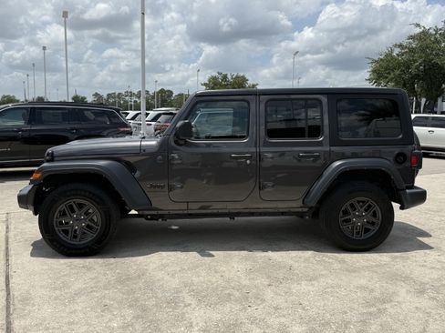 Used 2024 Jeep Wrangler Unlimited Sport AWD/4WD image 9