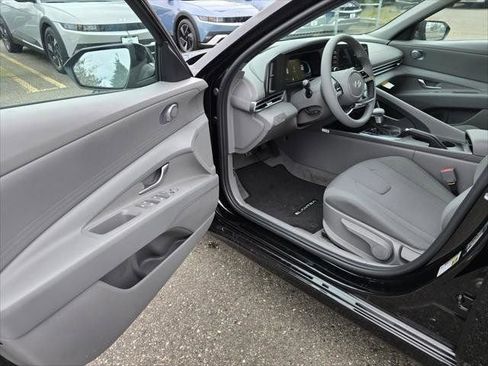 New 2026 Hyundai Elantra SE FWD image 21