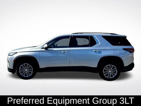 Used 2022 Chevrolet Traverse LT image 3