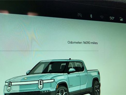 Used 2024 Rivian R1T Adventure image 40