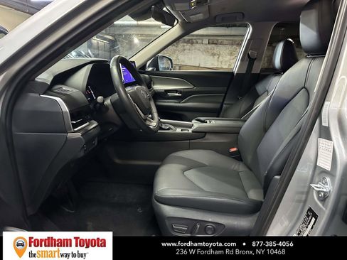 Used 2025 Toyota Grand Highlander AWD image 14