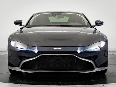 Used 2020 Aston Martin V8 Vantage Coupe image 2