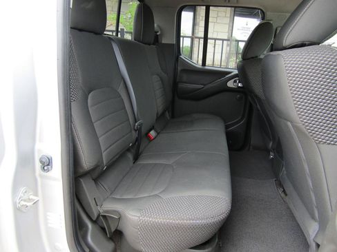 Used 2018 Nissan Frontier PRO-4X AWD/4WD image 12