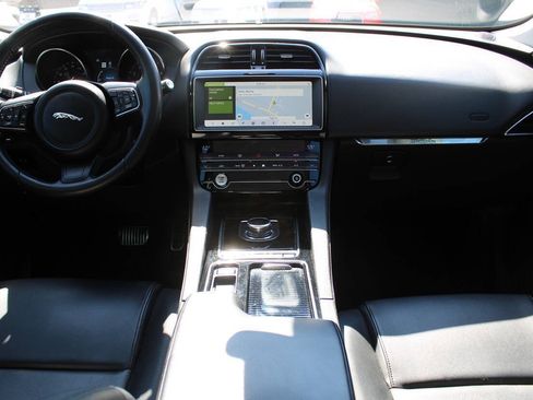 Used 2019 Jaguar F-PACE Premium AWD/4WD image 13