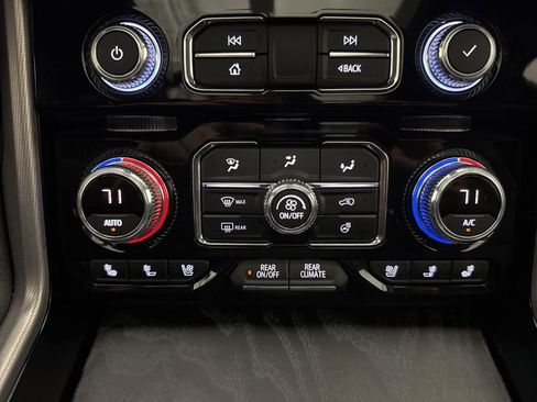 Used 2023 GMC Yukon Denali w/ Advanced Technology Package image 11