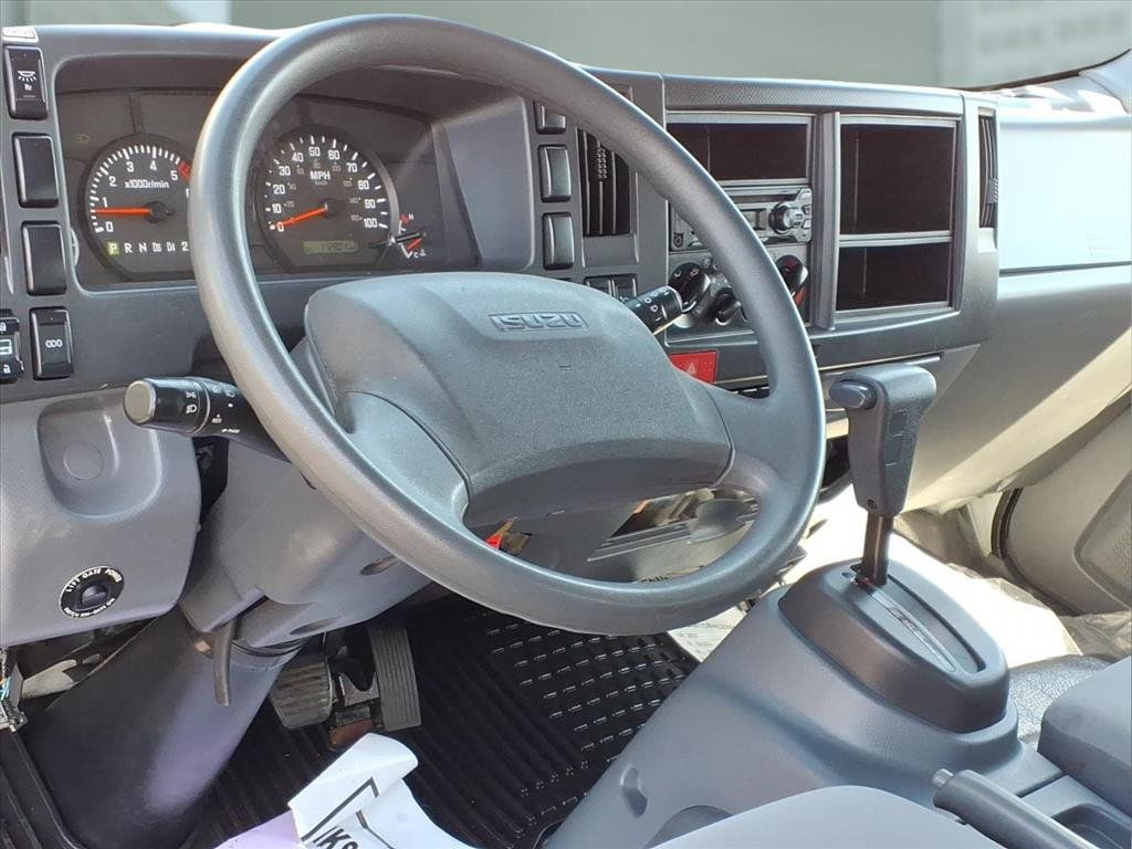 Used 2021 Isuzu NPR RWD image 11